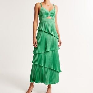 The A&F Giselle Pleated Tiered Maxi Dress (Green- Small)